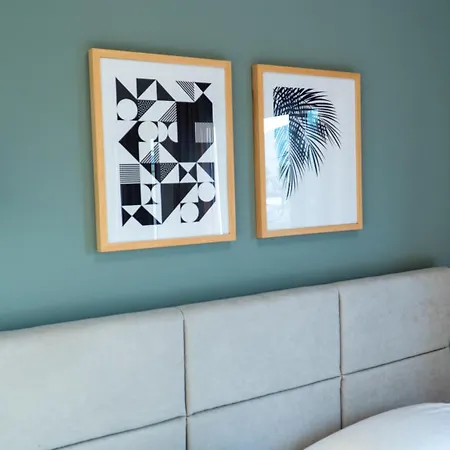 αdonis Apartment *